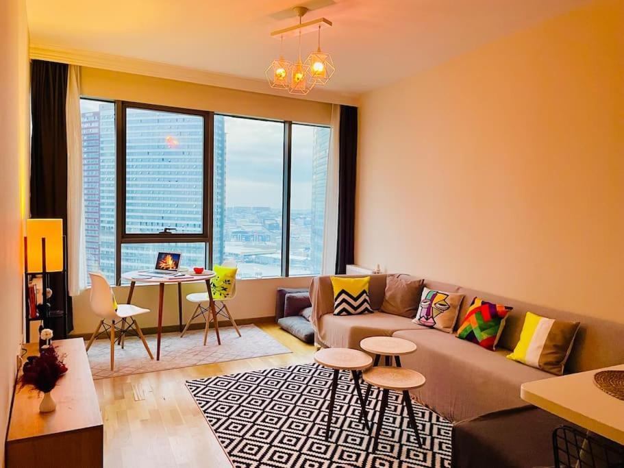 Kozapark 1 Bedroom Lux Apart W/lake View &swimming Pool Daire İstanbul