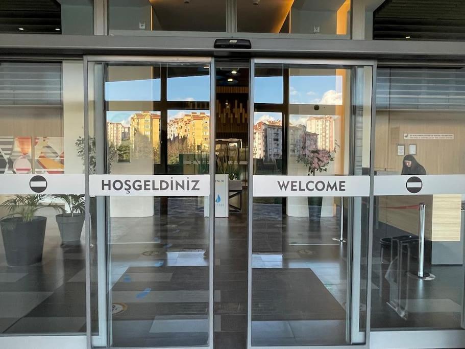 Kozapark 1 Bedroom Lux Apart W/lake View &swimming Pool Daire İstanbul