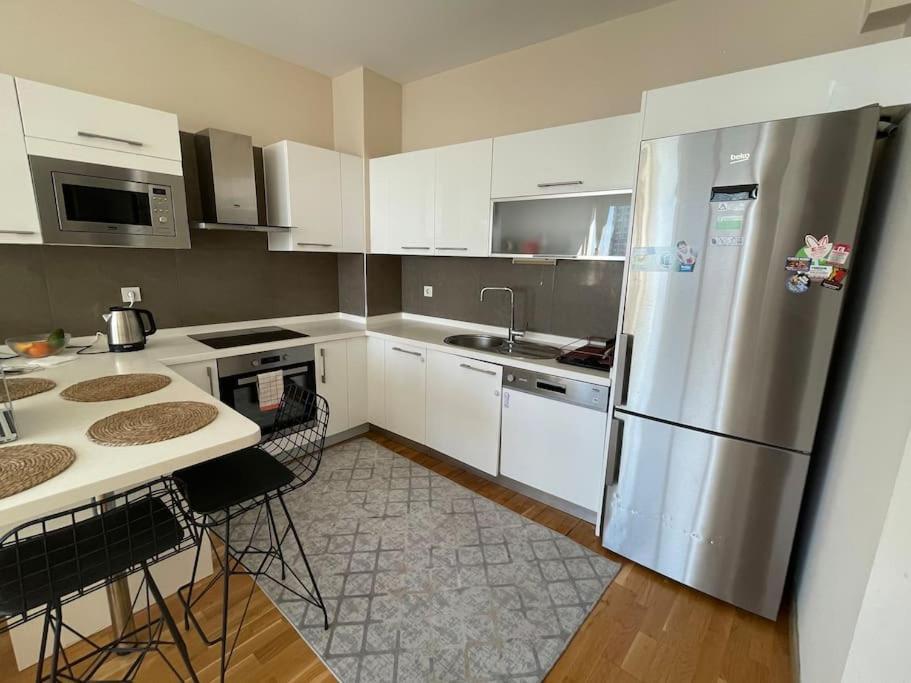 Kozapark 1 Bedroom Lux Apart W/lake View &swimming Pool Apartment