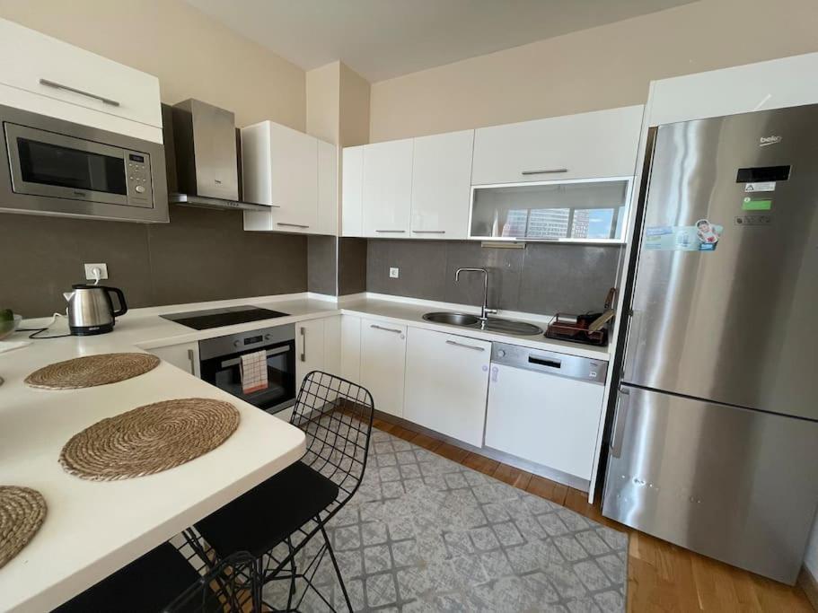 Daire Kozapark 1 Bedroom Lux Apart W/lake View &swimming Pool